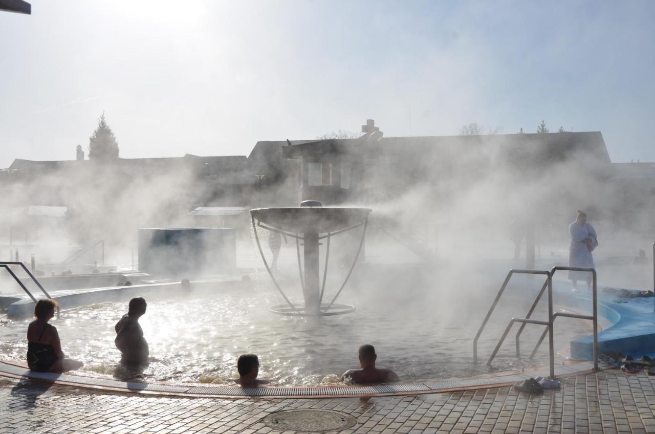 Apartman Aquapark - Hotel Bešeňová Buitenkant foto